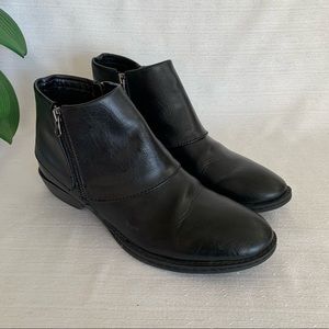 B.O.C. by Born Atlanta Black Faux Leather Ankle Booties Woman’s 9M